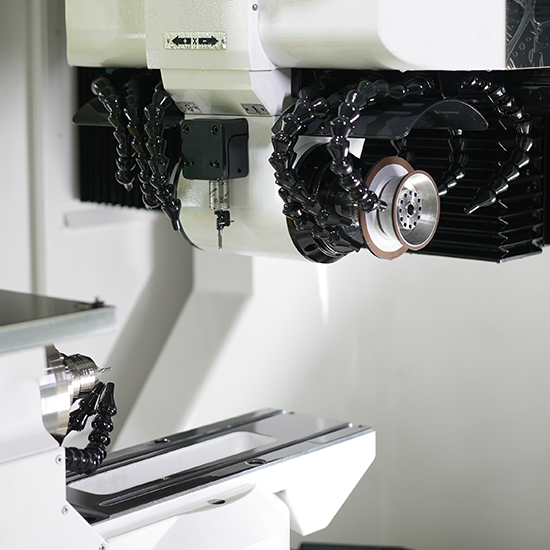 Mesin Pengisar Alat CNC C818